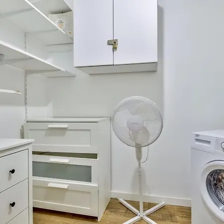 Lovely 2br Flat With Terrace And Parking Near The 아파트 *