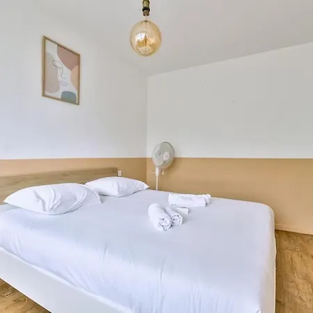 아파트 Lovely 2br Flat With Terrace And Parking Near The