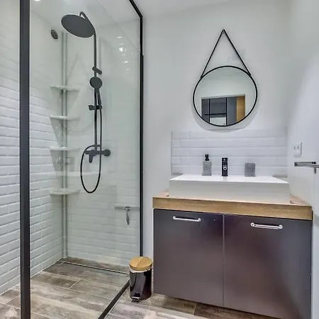 Lovely 2br Flat With Terrace And Parking Near The 아파트