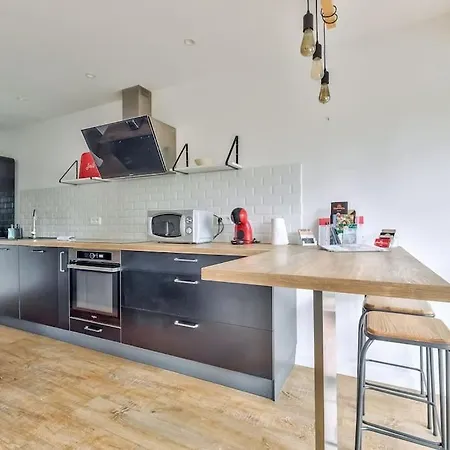 Lovely 2br Flat With Terrace And Parking Near The 아파트