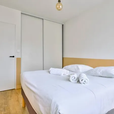 Apartment Lovely 2br Flat With Terrace And Parking Near The